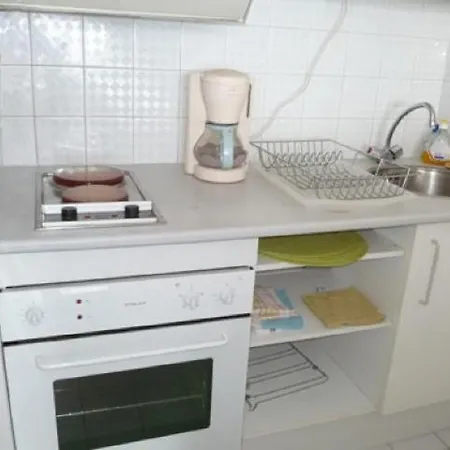Apartment 4 Pers, Baclon Vue Mer, 1 Chambre, Piscine + Parking, A 50m De La Mer Et Des Commerces - Ref Sav336h